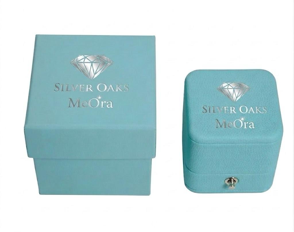 Silver Oaks Me'Ora packing box set